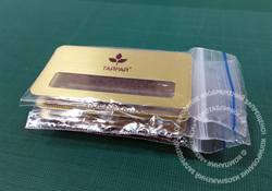 Бейдж металлический с окошком Бейдж металлический с окошком